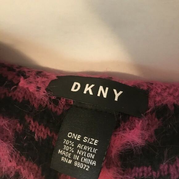 DKNY $36 NEW Fuzzy Animal Print Beanie Hot Pink Black Cheetah Cap Hat Winter - Picture 6 of 6